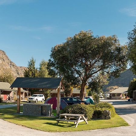 Queenstown Top 10 Holiday Park Bagian luar foto