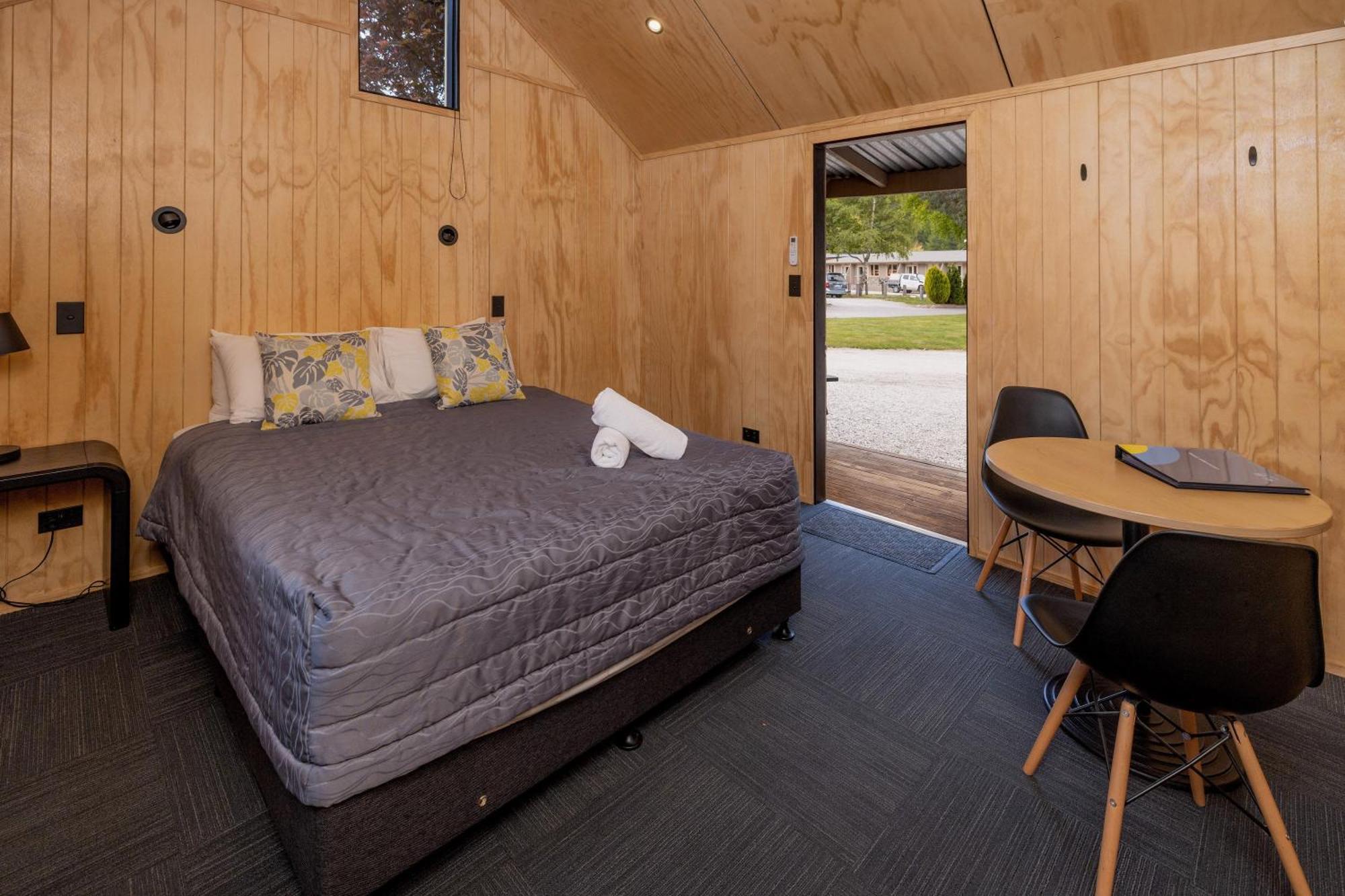 Queenstown Top 10 Holiday Park Bagian luar foto
