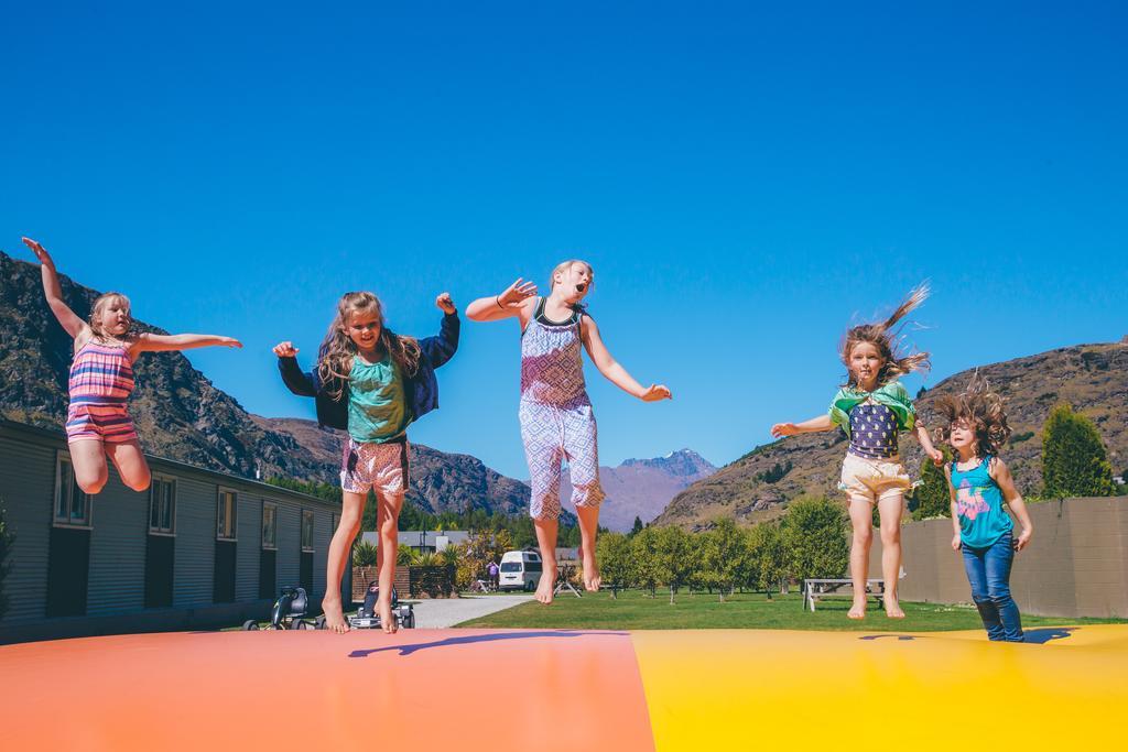 Queenstown Top 10 Holiday Park Bagian luar foto