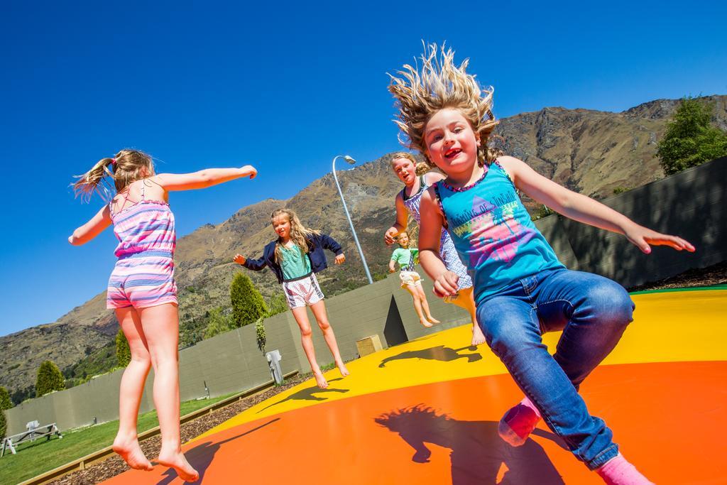 Queenstown Top 10 Holiday Park Bagian luar foto