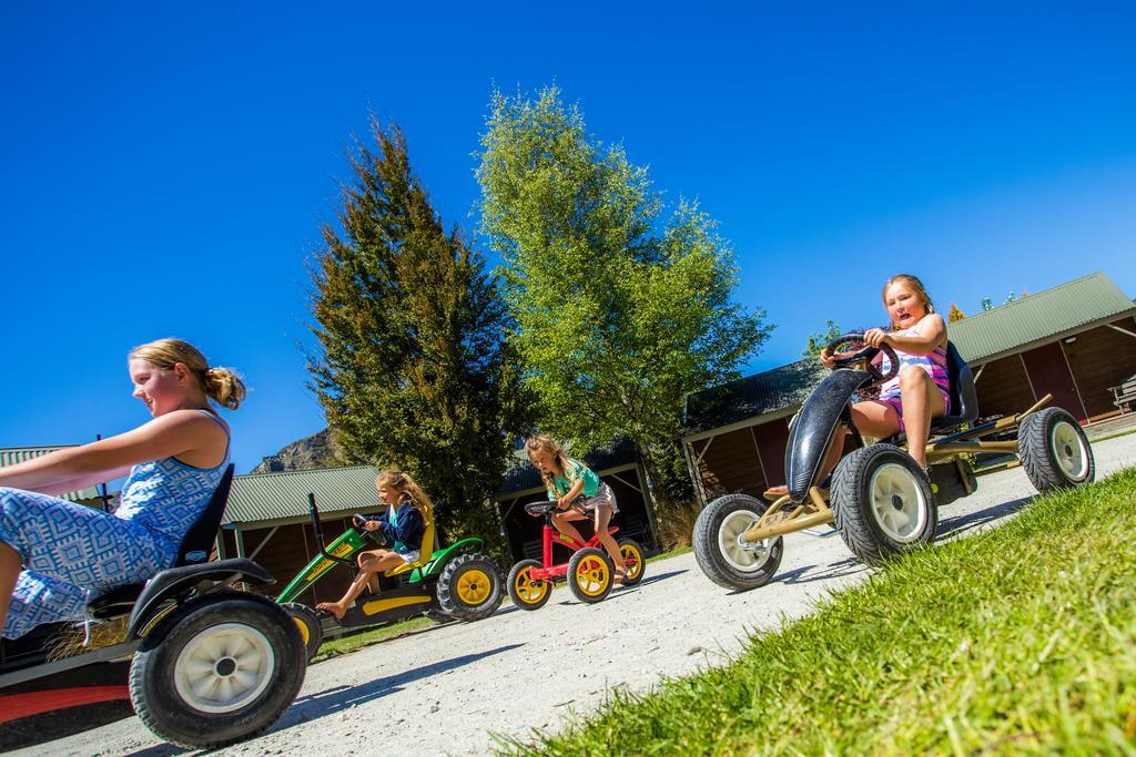 Queenstown Top 10 Holiday Park Bagian luar foto