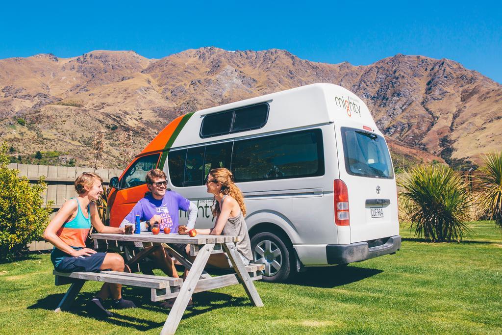 Queenstown Top 10 Holiday Park Bagian luar foto