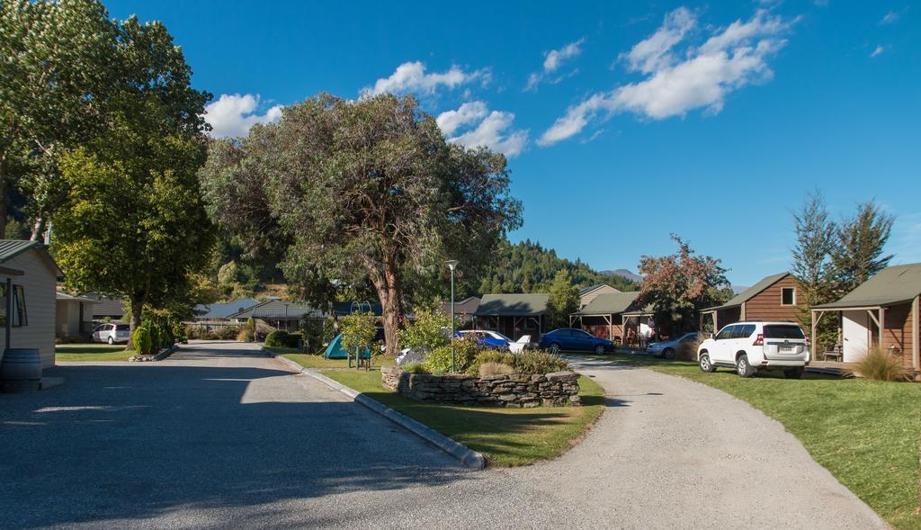 Queenstown Top 10 Holiday Park Bagian luar foto