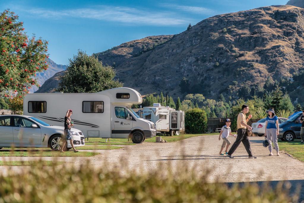 Queenstown Top 10 Holiday Park Bagian luar foto