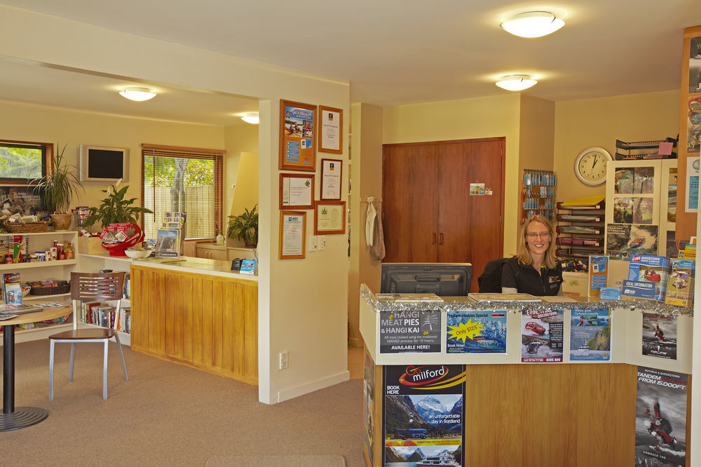 Queenstown Top 10 Holiday Park Bagian luar foto