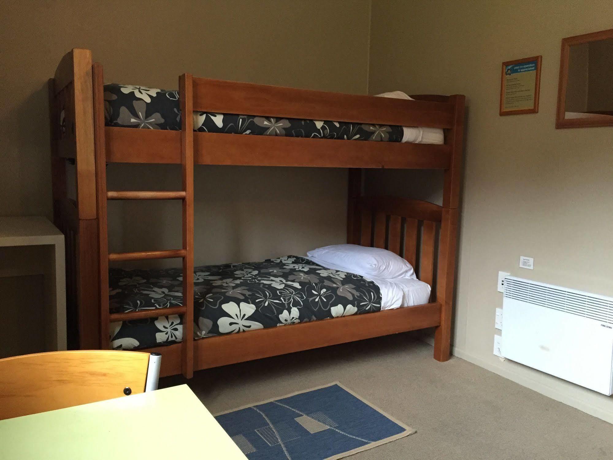 Queenstown Top 10 Holiday Park Bagian luar foto
