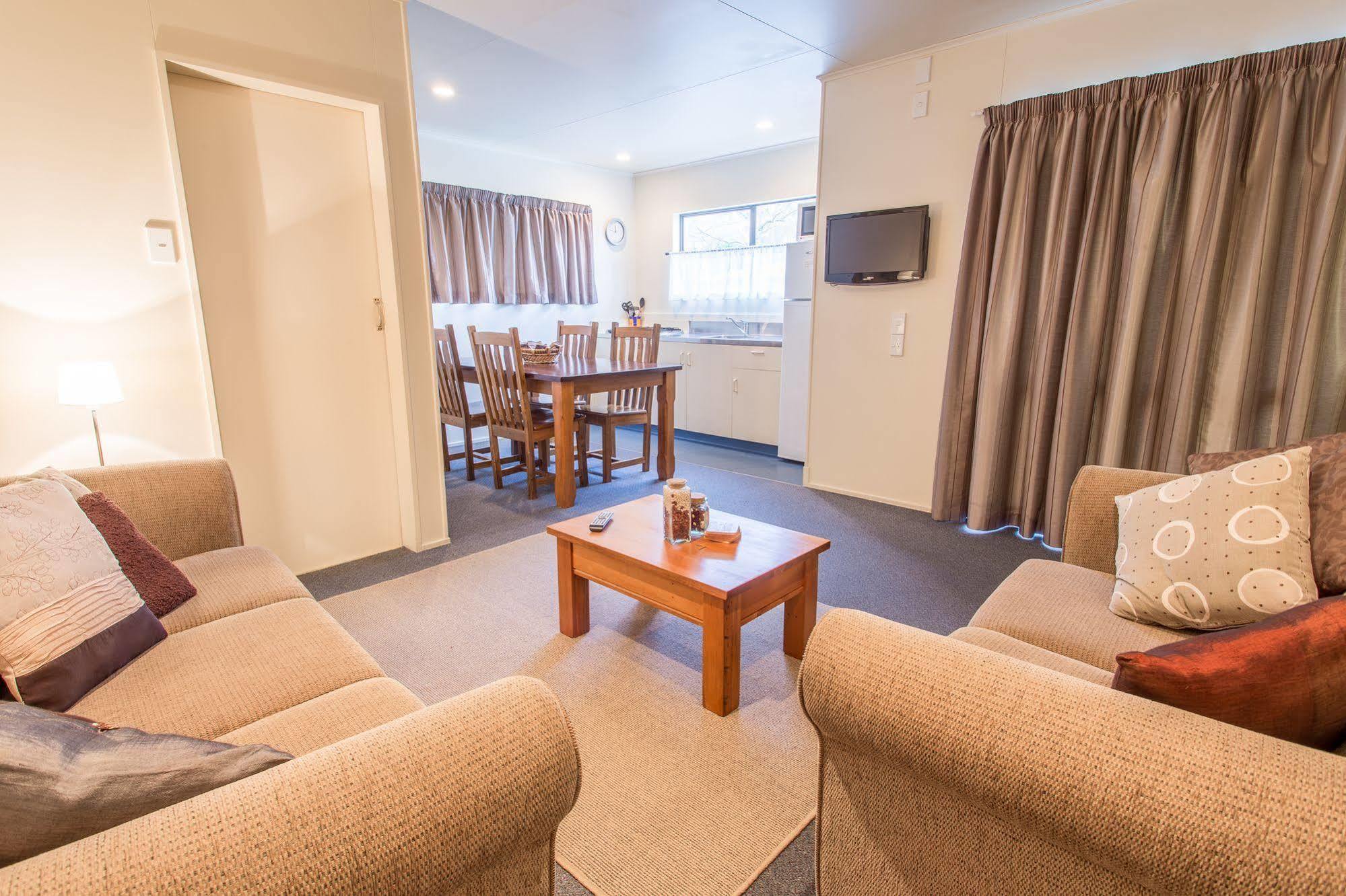 Queenstown Top 10 Holiday Park Bagian luar foto