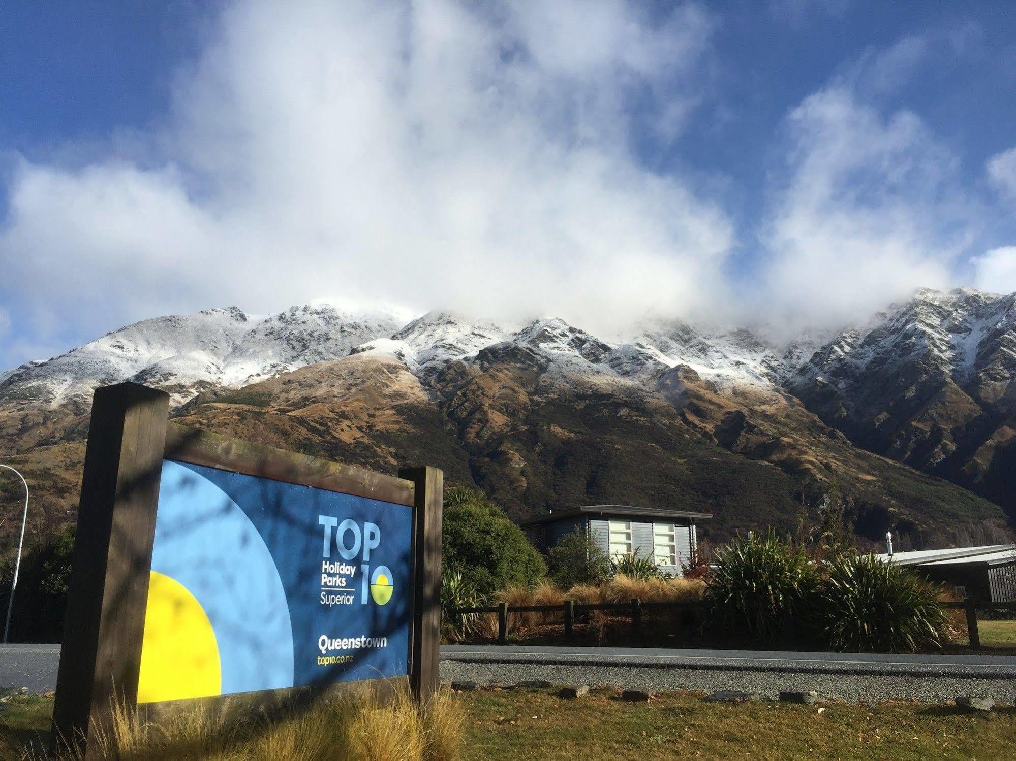 Queenstown Top 10 Holiday Park Bagian luar foto