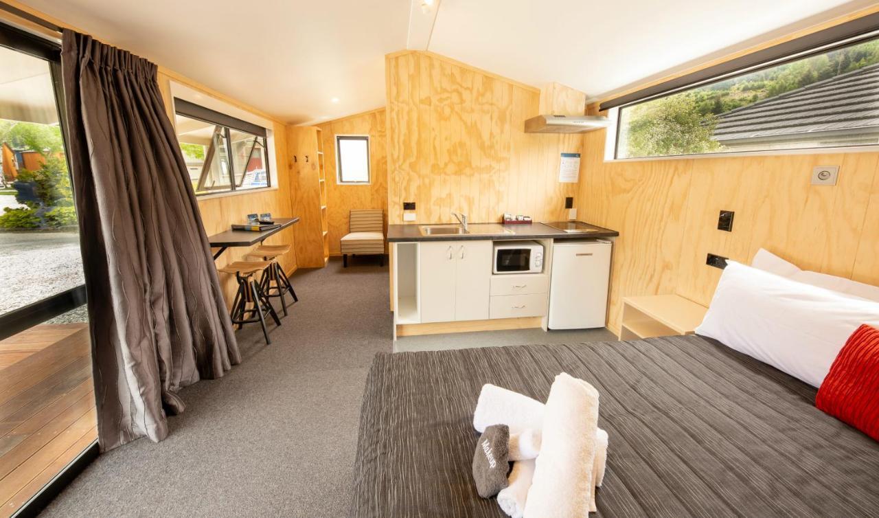 Queenstown Top 10 Holiday Park Bagian luar foto